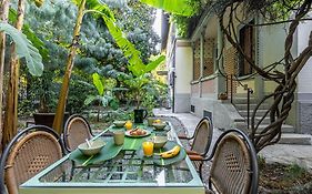 Bilocale Chic In Tropical Villa A Due Passi Da Stazione Centrale